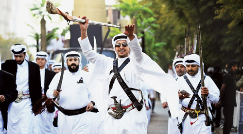 انطلاق مهرجان قمم الدولي للفنون الأدائية الجبلية في سبعة مواقع بعسير 