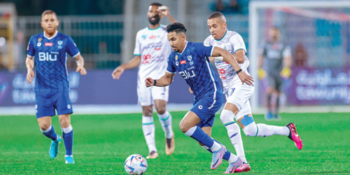 من مباراة الهلال والفتح