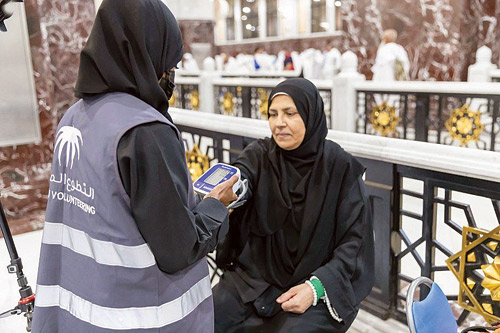 (شؤون المسجد الحرام والمسجد النبوي) تقدم خدماتها النوعية للمعتمرين وقاصدي البيت العتيق 