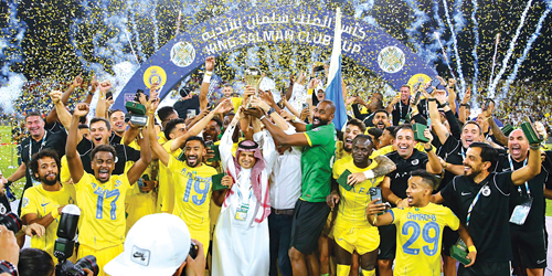  النصر محتفلاً بالبطولة العربية