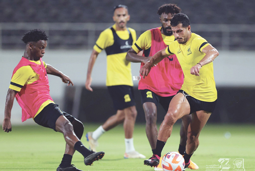 الاتحاد يبحث عن جناح ومدافع أجنبيين ويتجهز للقاء الغد في الرياض 