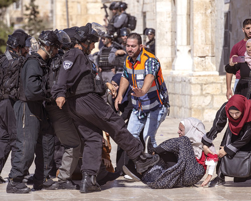 إصابة ثلاثة فلسطينيين في اعتداءات قوات الاحتلال بالضفة الغربية 