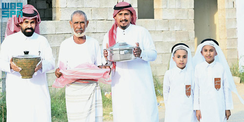 الإفطار الجماعي في (أفنية المنازل) 