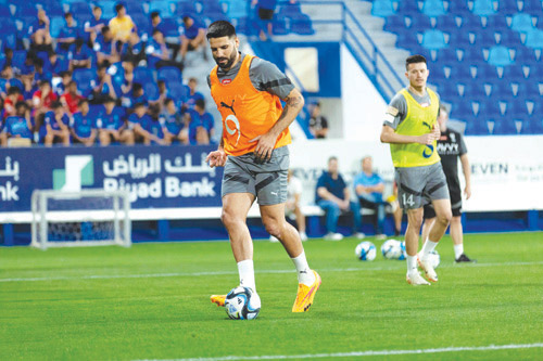 ميتروفيتش ونيفيز في مران الهلال أمس