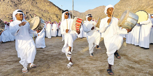 فن المرافع «لعب الطبول».. إرث ثقافي بنجران 