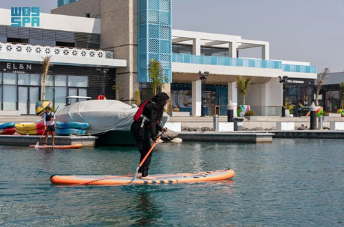 جدة تطلق بطولة ركوب الأمواج 