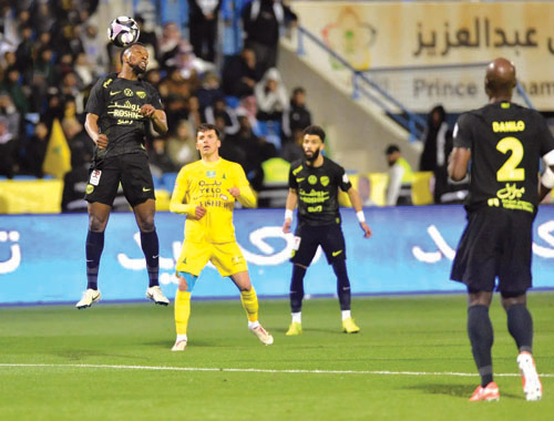 تقلص الفارق بين الاتحاد والهلال بعد تعادل العميد مع الخليج